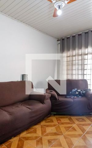 Casa à venda com 66m², 2 quartos e sem vaga Casa à venda com 66m², 2 quartos e sem vagaSala