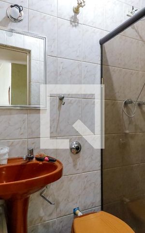 Casa à venda com 66m², 2 quartos e sem vaga Casa à venda com 66m², 2 quartos e sem vagaBanheiro