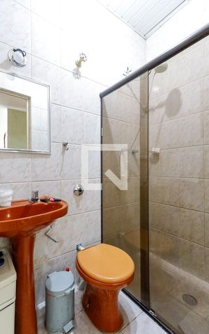 Casa à venda com 66m², 2 quartos e sem vaga Casa à venda com 66m², 2 quartos e sem vagaBanheiro