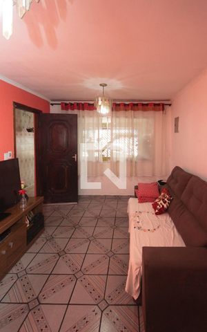 Casa à venda com 162m², 3 quartos e 2 vagas Casa à venda com 162m², 3 quartos e 2 vagasSala