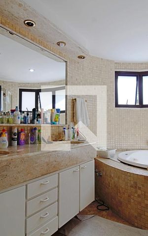 Apartamento à venda com 260m², 3 quartos e 4 vagas Apartamento à venda com 260m², 3 quartos e 4 vagasBanheiro da Suíte 3