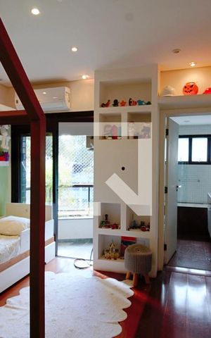 Apartamento à venda com 260m², 3 quartos e 4 vagas Apartamento à venda com 260m², 3 quartos e 4 vagasSuíte 2