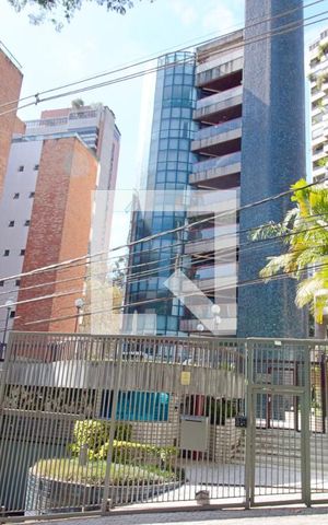 Apartamento à venda com 260m², 3 quartos e 4 vagas Apartamento à venda com 260m², 3 quartos e 4 vagasFachada e portaria