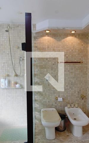 Apartamento à venda com 260m², 3 quartos e 4 vagas Apartamento à venda com 260m², 3 quartos e 4 vagasBanheiro da Suíte 3
