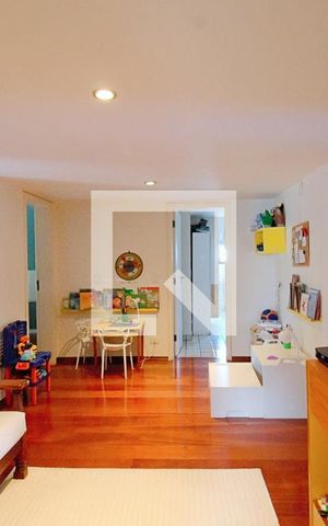 Apartamento à venda com 260m², 3 quartos e 4 vagas Apartamento à venda com 260m², 3 quartos e 4 vagasSala de TV
