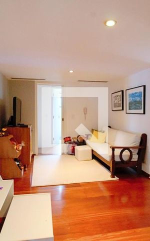 Apartamento à venda com 260m², 3 quartos e 4 vagas Apartamento à venda com 260m², 3 quartos e 4 vagasSala de TV