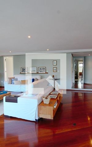 Apartamento à venda com 260m², 3 quartos e 4 vagas Apartamento à venda com 260m², 3 quartos e 4 vagasSala