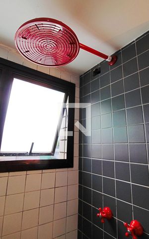 Apartamento à venda com 260m², 3 quartos e 4 vagas Apartamento à venda com 260m², 3 quartos e 4 vagasBanheiro da Suíte 1