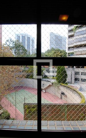 Apartamento à venda com 260m², 3 quartos e 4 vagas Apartamento à venda com 260m², 3 quartos e 4 vagasVista da Sala de TV