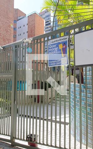 Apartamento à venda com 260m², 3 quartos e 4 vagas Apartamento à venda com 260m², 3 quartos e 4 vagasFachada e portaria