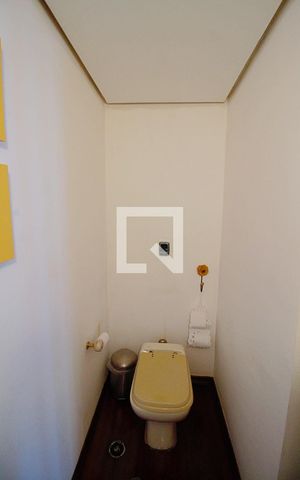 Apartamento à venda com 260m², 3 quartos e 4 vagas Apartamento à venda com 260m², 3 quartos e 4 vagasLavabo