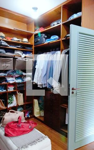 Apartamento à venda com 260m², 3 quartos e 4 vagas Apartamento à venda com 260m², 3 quartos e 4 vagasCloset da suíte 3
