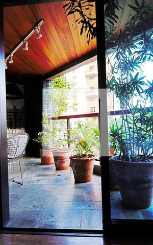 Apartamento à venda com 260m², 3 quartos e 4 vagas Apartamento à venda com 260m², 3 quartos e 4 vagasVaranda Gourmet