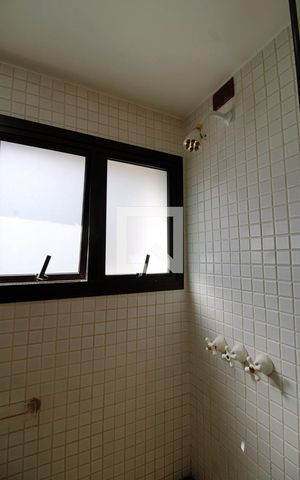 Apartamento à venda com 260m², 3 quartos e 4 vagas Apartamento à venda com 260m², 3 quartos e 4 vagasBanheiro da Suíte 2
