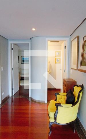 Apartamento à venda com 260m², 3 quartos e 4 vagas Apartamento à venda com 260m², 3 quartos e 4 vagasEntrada