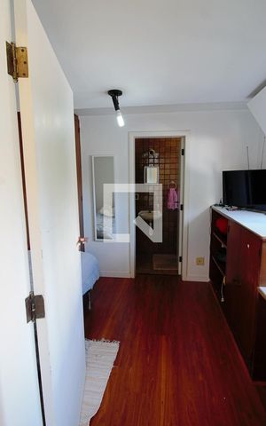 Apartamento à venda com 260m², 3 quartos e 4 vagas Apartamento à venda com 260m², 3 quartos e 4 vagasQuarto de Serviço