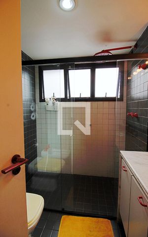 Apartamento à venda com 260m², 3 quartos e 4 vagas Apartamento à venda com 260m², 3 quartos e 4 vagasBanheiro da Suíte 1