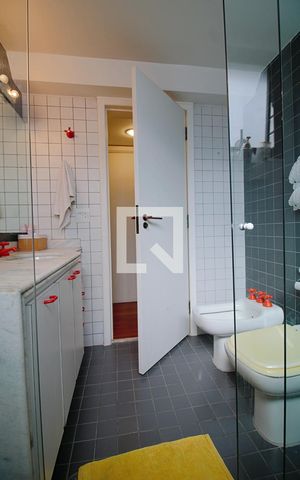 Apartamento à venda com 260m², 3 quartos e 4 vagas Apartamento à venda com 260m², 3 quartos e 4 vagasBanheiro da Suíte 1