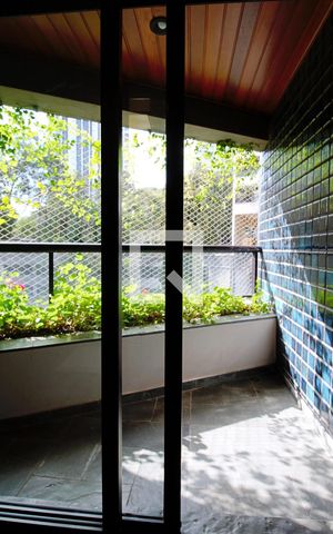 Apartamento à venda com 260m², 3 quartos e 4 vagas Apartamento à venda com 260m², 3 quartos e 4 vagasVaranda da Suíte 3