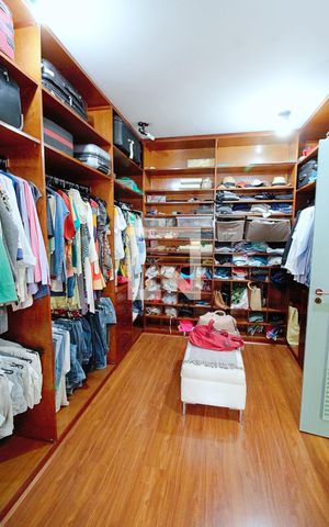 Apartamento à venda com 260m², 3 quartos e 4 vagas Apartamento à venda com 260m², 3 quartos e 4 vagasCloset da suíte 3