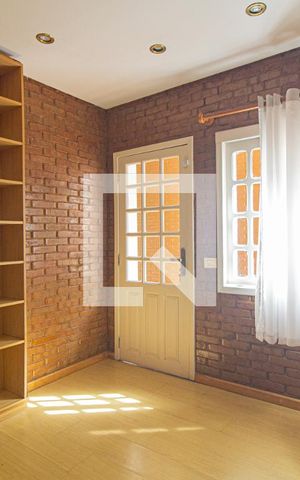 Casa para alugar com 220m², 3 quartos e 3 vagas Casa para alugar com 220m², 3 quartos e 3 vagasEscritório