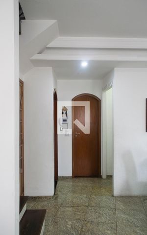 Casa à venda com 250m², 3 quartos e 3 vagas Casa à venda com 250m², 3 quartos e 3 vagasSala