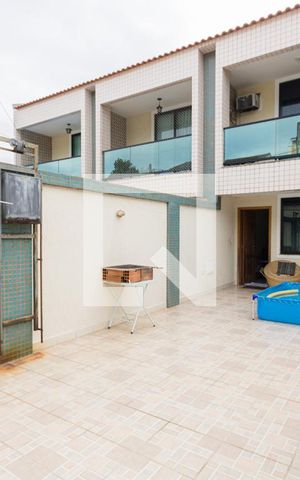 Casa de condomínio à venda com 280m², 4 quartos e 2 vagas Casa de condomínio à venda com 280m², 4 quartos e 2 vagasGaragem/Varanda