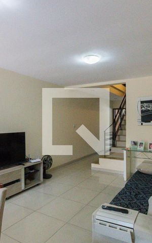 Casa de condomínio à venda com 280m², 4 quartos e 2 vagas Casa de condomínio à venda com 280m², 4 quartos e 2 vagasSala