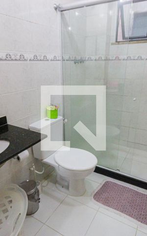 Casa de condomínio à venda com 280m², 4 quartos e 2 vagas Casa de condomínio à venda com 280m², 4 quartos e 2 vagasBanheiro da Suíte 1