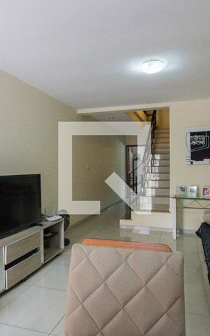 Casa de condomínio à venda com 280m², 4 quartos e 2 vagas Casa de condomínio à venda com 280m², 4 quartos e 2 vagasSala