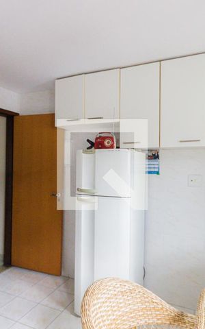 Casa de condomínio à venda com 280m², 4 quartos e 2 vagas Casa de condomínio à venda com 280m², 4 quartos e 2 vagasCozinha