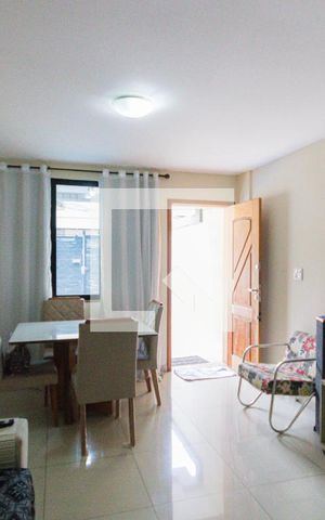 Casa de condomínio à venda com 280m², 4 quartos e 2 vagas Casa de condomínio à venda com 280m², 4 quartos e 2 vagasSala