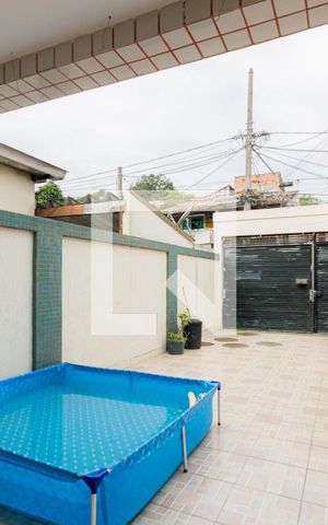 Casa de condomínio à venda com 280m², 4 quartos e 2 vagas Casa de condomínio à venda com 280m², 4 quartos e 2 vagasGaragem/Varanda