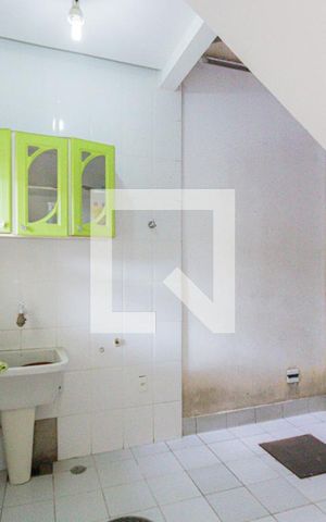 Casa de condomínio à venda com 280m², 4 quartos e 2 vagas Casa de condomínio à venda com 280m², 4 quartos e 2 vagasLavanderia