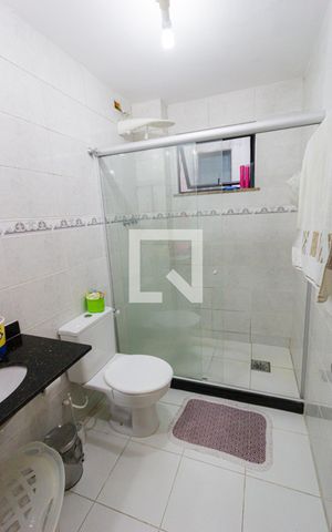 Casa de condomínio à venda com 280m², 4 quartos e 2 vagas Casa de condomínio à venda com 280m², 4 quartos e 2 vagasBanheiro da Suíte 1