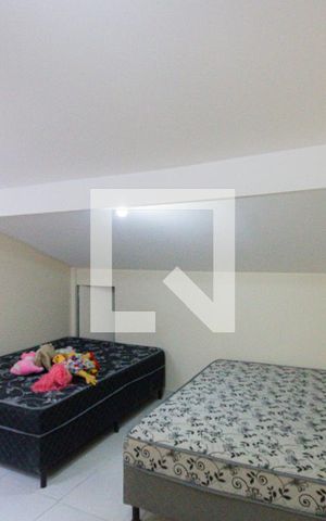 Casa de condomínio à venda com 280m², 4 quartos e 2 vagas Casa de condomínio à venda com 280m², 4 quartos e 2 vagasQuarto