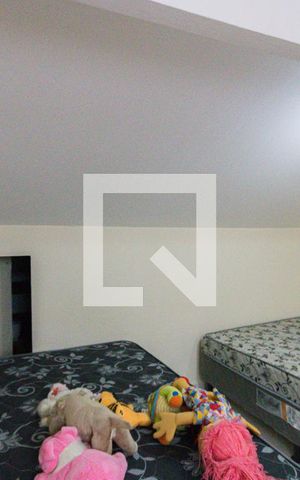Casa de condomínio à venda com 280m², 4 quartos e 2 vagas Casa de condomínio à venda com 280m², 4 quartos e 2 vagasQuarto