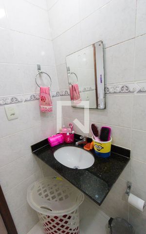 Casa de condomínio à venda com 280m², 4 quartos e 2 vagas Casa de condomínio à venda com 280m², 4 quartos e 2 vagasBanheiro da Suíte 1