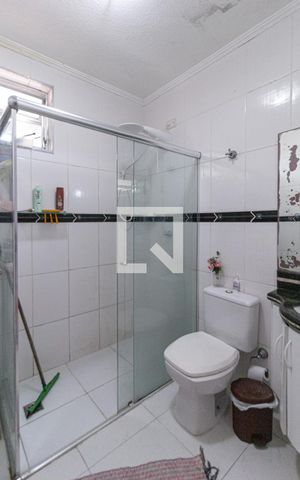 Casa para alugar com 250m², 4 quartos e 3 vagasBanheiro da suíte 4