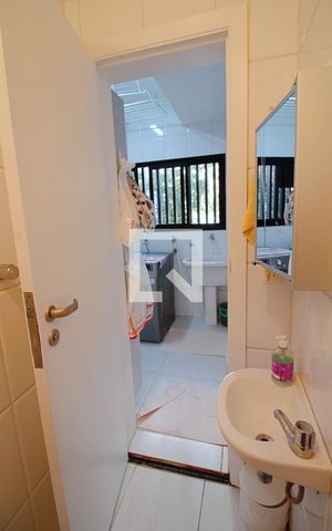 Apartamento à venda com 240m², 3 quartos e 4 vagas Apartamento à venda com 240m², 3 quartos e 4 vagasBanheiro de serviço