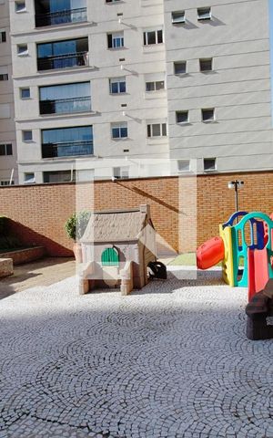 Apartamento à venda com 240m², 3 quartos e 4 vagas Apartamento à venda com 240m², 3 quartos e 4 vagasÁrea comum - Playground