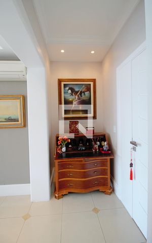Apartamento à venda com 240m², 3 quartos e 4 vagas Apartamento à venda com 240m², 3 quartos e 4 vagasHall Lavabo