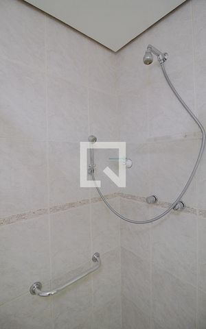 Apartamento à venda com 240m², 3 quartos e 4 vagas Apartamento à venda com 240m², 3 quartos e 4 vagasBanheiro da Suíte 2