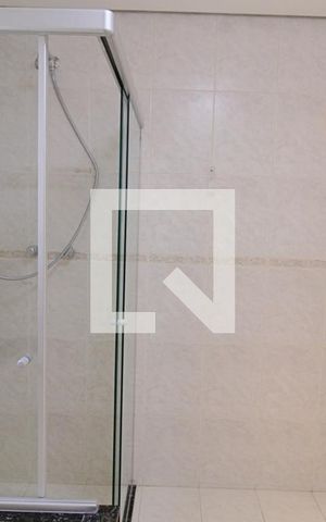 Apartamento à venda com 240m², 3 quartos e 4 vagas Apartamento à venda com 240m², 3 quartos e 4 vagasBanheiro da Suíte 2