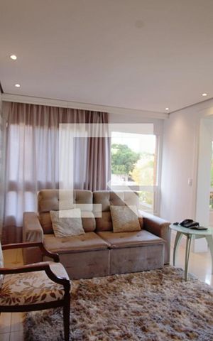 Apartamento à venda com 240m², 3 quartos e 4 vagas Apartamento à venda com 240m², 3 quartos e 4 vagasSala de TV