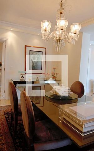 Apartamento à venda com 240m², 3 quartos e 4 vagas Apartamento à venda com 240m², 3 quartos e 4 vagasSala de Jantar