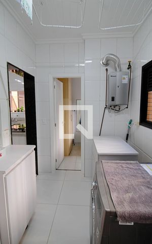 Apartamento à venda com 240m², 3 quartos e 4 vagas Apartamento à venda com 240m², 3 quartos e 4 vagasÁrea de Serviço