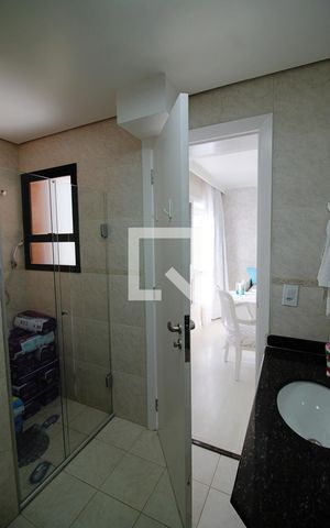 Apartamento à venda com 240m², 3 quartos e 4 vagas Apartamento à venda com 240m², 3 quartos e 4 vagasBanheiro da Suíte 1