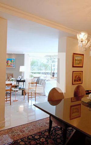 Apartamento à venda com 240m², 3 quartos e 4 vagas Apartamento à venda com 240m², 3 quartos e 4 vagasSala de TV