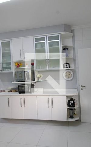 Apartamento à venda com 240m², 3 quartos e 4 vagas Apartamento à venda com 240m², 3 quartos e 4 vagasCozinha